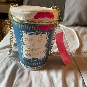 Betsey Johnson  Kitsch CUP O’ BETSEY crossbody